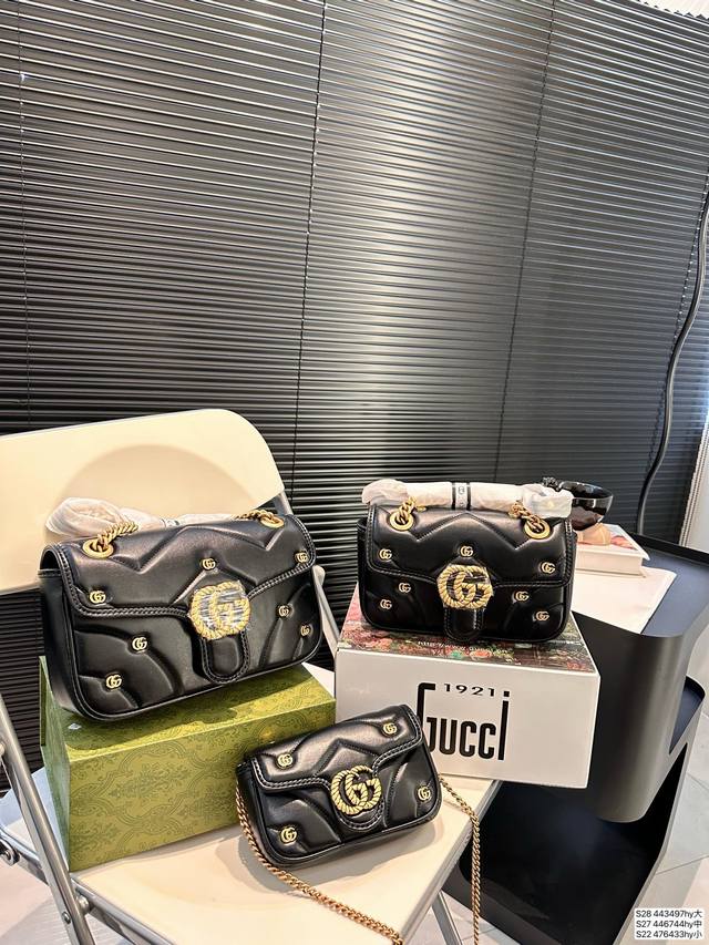 大号 中号 小号 配飞机盒子折叠盒子 Gucci 超火爆 超好看百搭款，满满的复古调，不过时的时尚！尺寸大号26 16 中号22 13 小号17 10 货号大号