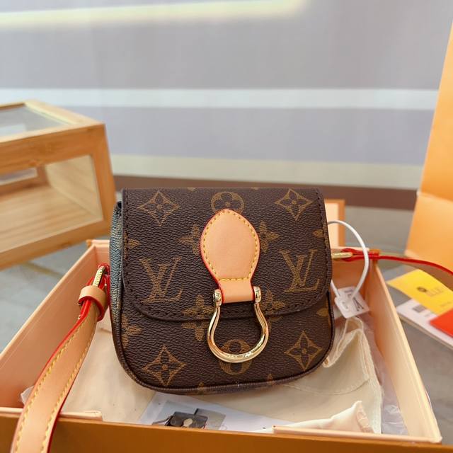 折叠礼盒包装 Lv马鞍包 原版品质 Lv Tambourin Sac Tambourin 釆用经典monogram帆布配搭复古皮饰包边！时尚年轻！小而轻松！ 尺