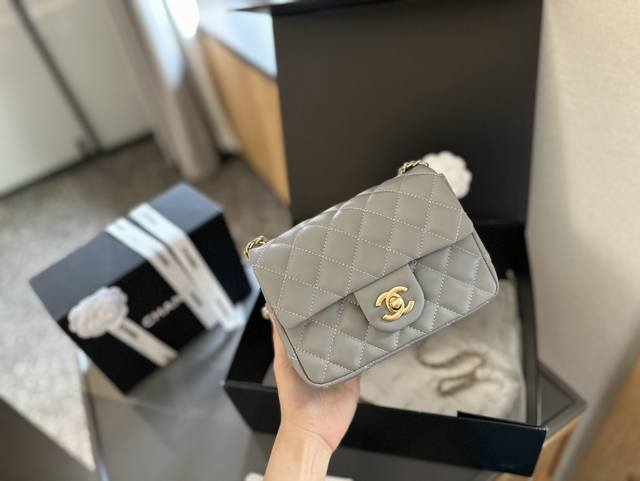 羊皮 折叠礼盒包装 Chanel 小金球方胖子 调节扣 “New Arrival” 最美方胖子人间香奈儿 白富美小姐姐必备款 ■单独夸最让人挪不开眼 就是小金球