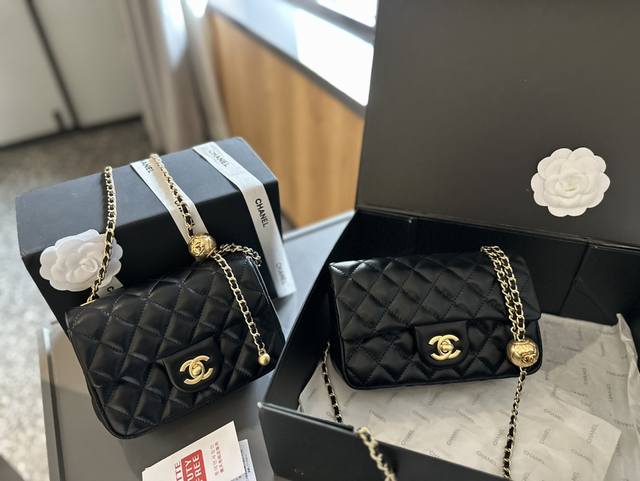 羊皮 折叠礼盒包装 Chanel 小金球方胖子 调节扣 “New Arrival” 最美方胖子人间香奈儿 白富美小姐姐必备款 ■单独夸最让人挪不开眼 就是小金球 - 点击图像关闭