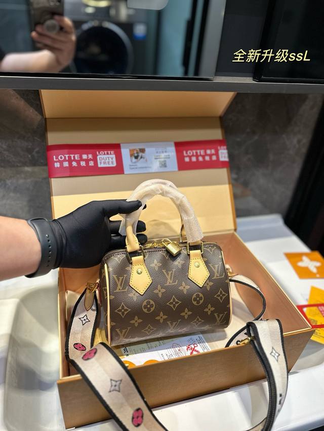 礼盒包装 Lv Speedy 20枕头包 Lv 新款系列 枕头包 手袋,全网首发 Lv Speedy Nano 枕头包这款retiro 手袋以标志性 经典永恒。