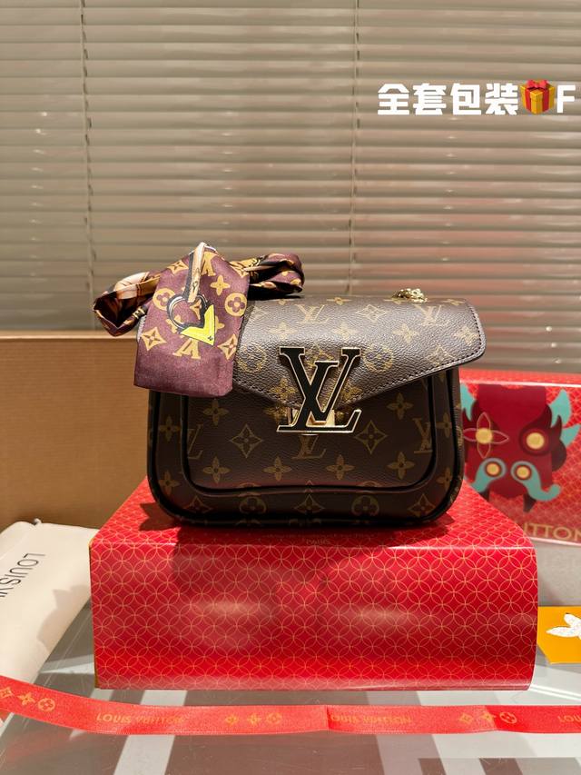 全套包装 Lv新款邮差包passy New Chain Bag 入手了21年新款的passy新鲜出炉和大家分享～ 这款刚出来的时候就普遍被诟病是ysl的niki