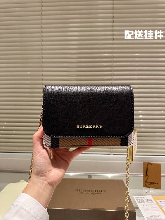 配挂件 Burberry 原单货 巴宝莉专柜最新款实用耐久的 配牛皮 四季必备 林心如等各大明星同款尺寸 19