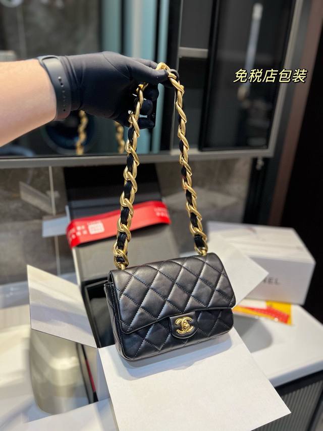 折叠飞机 2023新款chanel夏季粗链条腋下包值 Chanel 22S这季的黑马首秀 腋下包的长度真的好适合夏天 能装又好看~小羊皮+复古金yyds Cf新