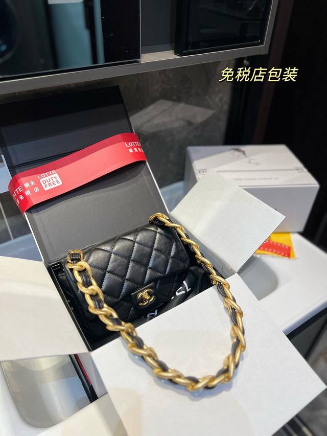 折叠飞机 2023新款chanel夏季粗链条腋下包值 Chanel 22S这季的黑马首秀 腋下包的长度真的好适合夏天 能装又好看~小羊皮+复古金yyds Cf新