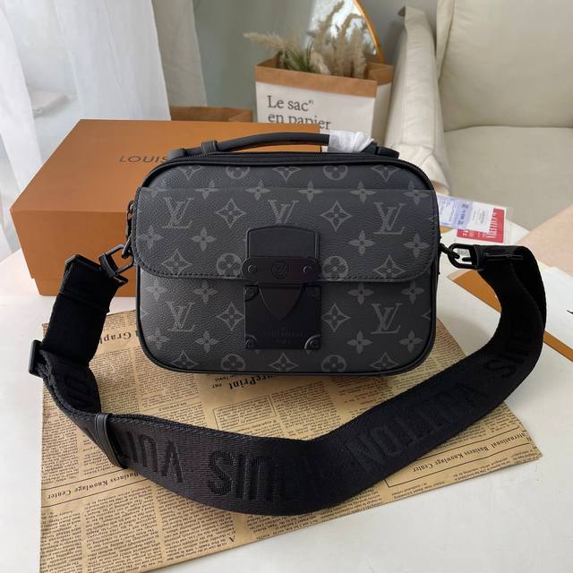 折叠礼盒louis Vuitton 路易威登 独家实拍 本款m46688 S Lock 邮差包m58489压花 M45806 黑花m45806黑色 M45836