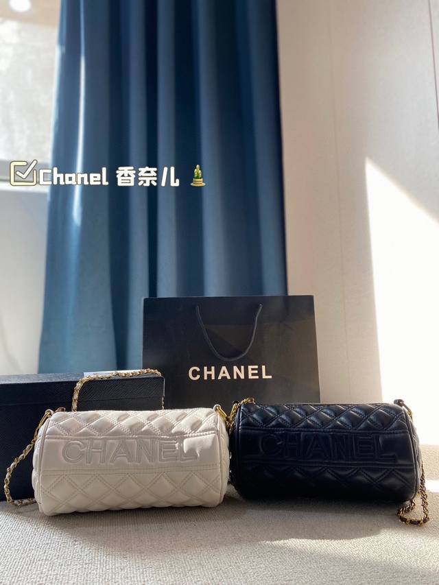 配盒子 Chanel 香奈儿 款枕头包出货 最新款 超级实用的款式 手提 斜挎多用款 原版电镀五金带logo 超级大牌 内衬logo 时尚百搭款式 不挑喜欢的抓