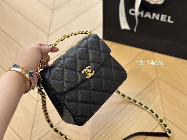 牛皮 Chanel新品 牛皮质地 时装 休闲 不挑衣服 尺寸19*14 - 点击图像关闭