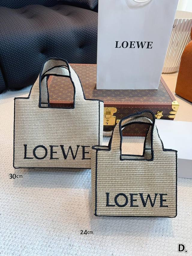 配礼盒. Loewe.罗意威草编托特包 可轻松驾驭各种风格 是每个酷酷女孩必入款 尺寸：30*12*24 24*10*20Cm