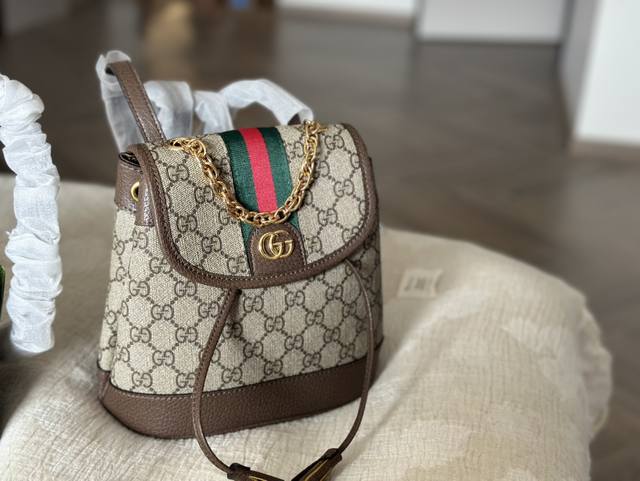 复刻版 牛皮 Gucci 新品双肩包 原版品质！精工制作 Gucci 古奇 经典调配件 Gucci 古奇最新火款 注意！细节 这款购物袋 将标志性图案与经典印花