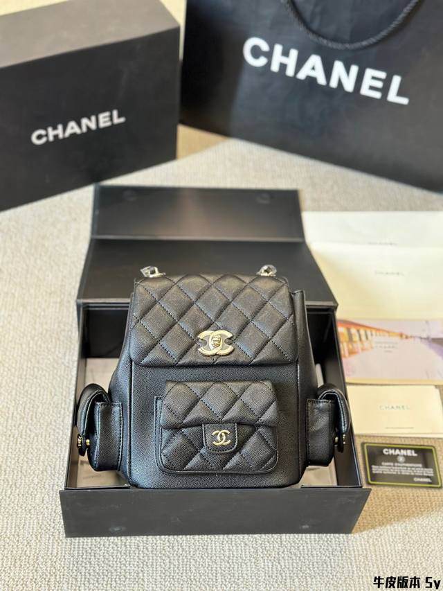 牛皮版本 香奈儿 Chanel 23K 系列坦克大号双肩背包 众所期待23K新品背包 炸药 包 坦克背包颜值担当，依1日经典帅气 复古程度还是一见倾心无法抗拒了