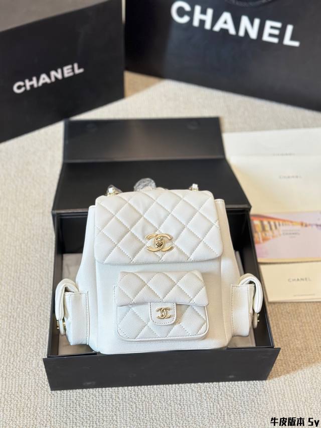 牛皮版本 香奈儿 Chanel 23K 系列坦克大号双肩背包 众所期待23K新品背包 炸药 包 坦克背包颜值担当，依1日经典帅气 复古程度还是一见倾心无法抗拒了 - 点击图像关闭