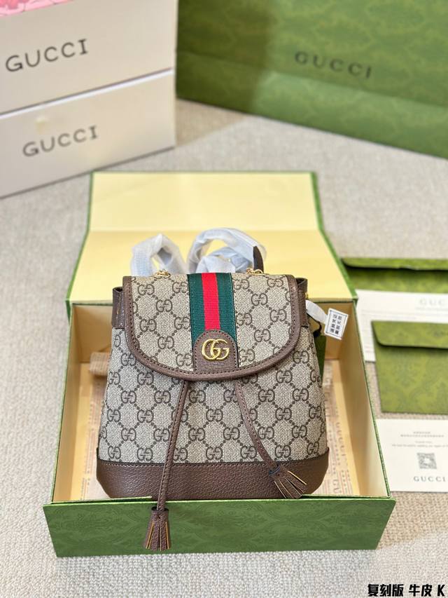 复刻版 牛皮 Gucci 新品双肩包 原版品质！精工制作 Gucci 古奇 经典调配件 Gucci 古奇最新火款 注意！细节 这款购物袋 将标志性图案与经典印花 - 点击图像关闭