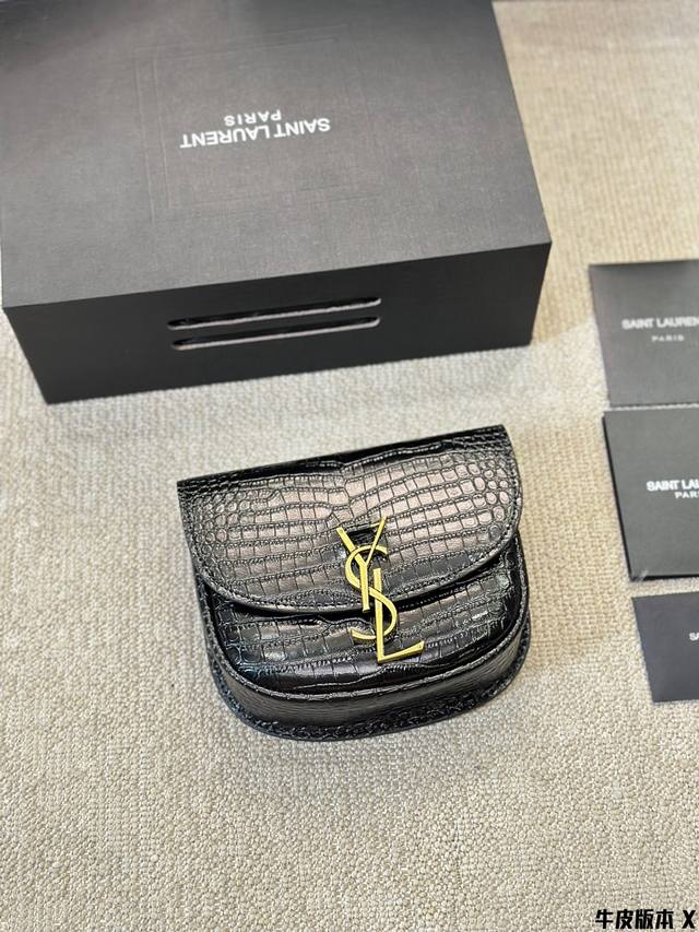 复刻版 牛皮 “Ysl Kaia 小猪包” 圣罗兰斜挎小猪包 Saint Laurent 圣罗兰复古风小方包cassandra经典信封小方包造型 内有双隔层 容