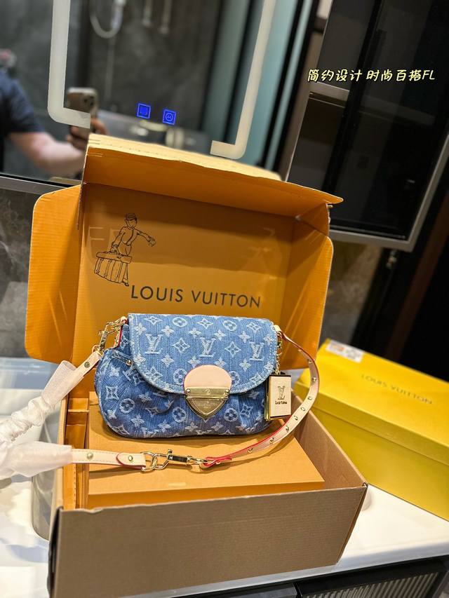 礼盒包装 Lv Sunset 腋下包sunset 手袋聚焦 Monogram Denim 帆布。该材质依托多重工艺制成，以全球有机纺织品标准认证的棉纱织就 Mo