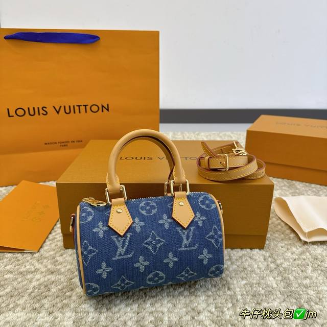 折叠盒 Lv Speedy 16丹宁牛仔枕头包 Lv 新款系列 枕头包 手袋,全网首发 Lv Speedy Nano 枕头包这款retiro 手袋以标志性 经典