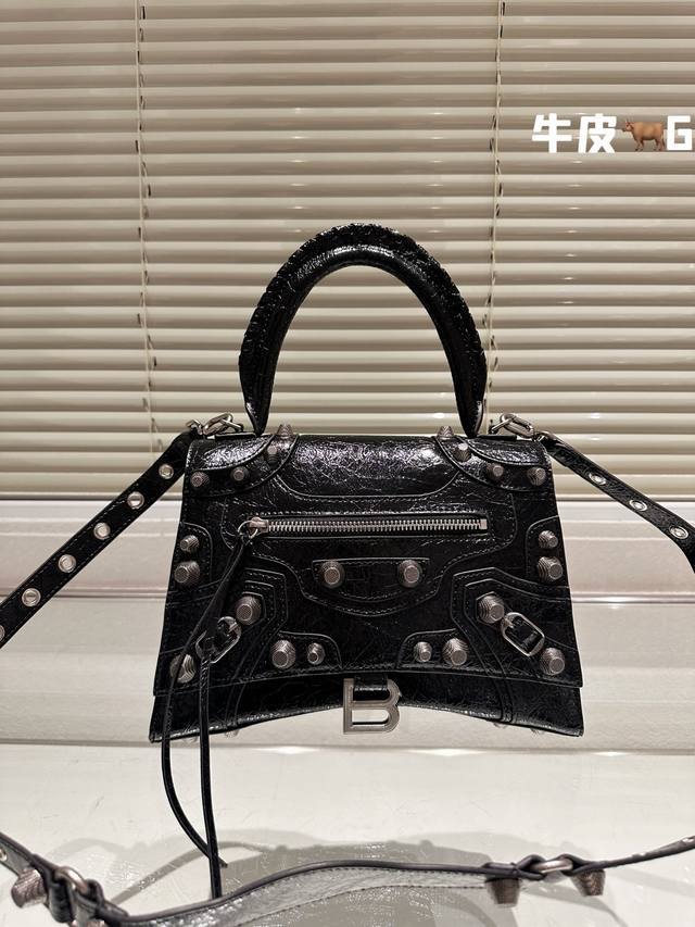 顶级原单头层皮 Balenciaga Hourglass 沙漏包与le Cagole机车包联名 Lisa款 最新走秀款购物袋来啦专柜限量上市 娱乐周刊主推款～超