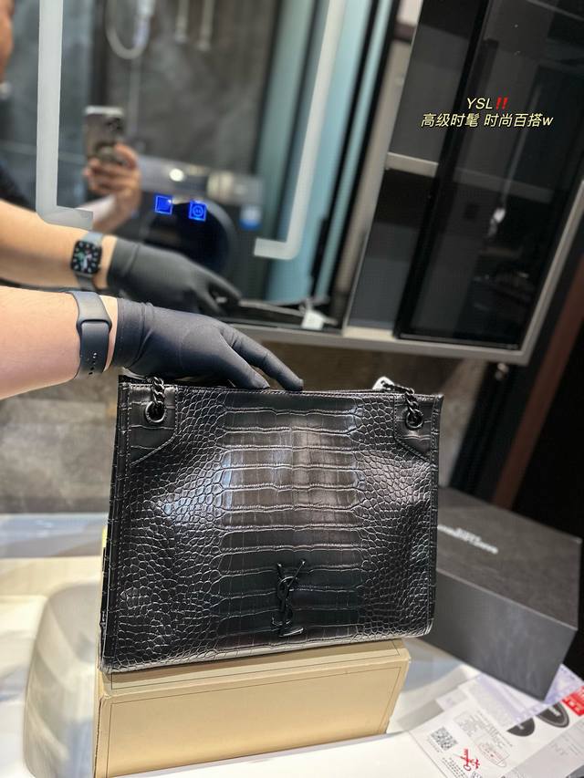 Ysl Niki Tote 通勤包 这只ysl Niki Shopping Bag 33Cmx26Cmx10Cm 完美的可以装下包口有吸铁石封口，地铁_上也相对