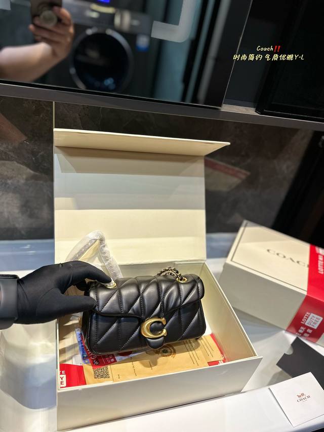 礼盒包装 Coach All Black链条 。Otabby 系列新款 Coach 链条 ”。包包天花板来啦~ 暗黑系高级感拉满的全黑金属扣、金属链条 ”名 甜 - 点击图像关闭