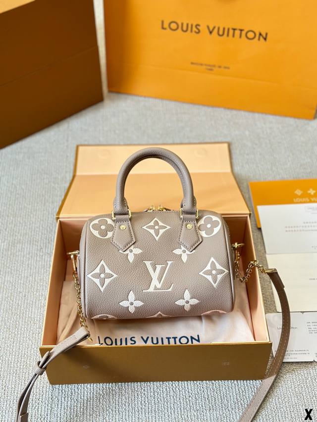 Lv Speedy 20Cm枕头包 无论版型 内里和专柜毫无差别 真正原版复刻 内里可拆卸 火遍全球的爆款机场大包 机车女神包 明星同款 贵气而充满活力的品牌设