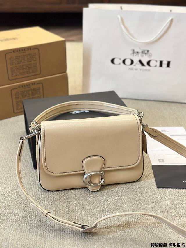 顶级原单 纯牛皮 Coach 温柔的腋下包配色 Soft Tabby包~ Coach蔻驰新品~春日单品 温柔色系soft Tabby 斜挎腋下包； 容量太合适了