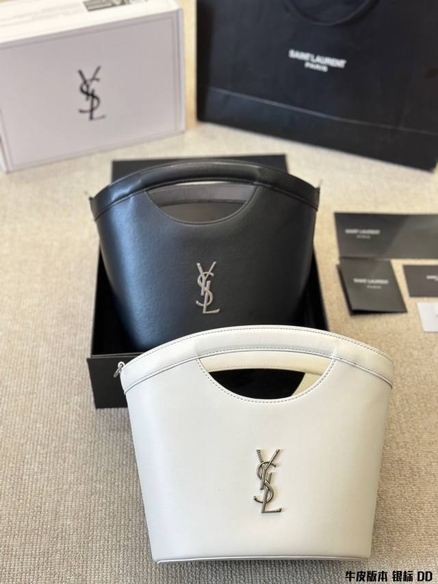 牛皮版本 Ysl 小水桶包 黑色系的搭配很适这季节 复古氛围感瞬间拉满 尺寸20 15Cm