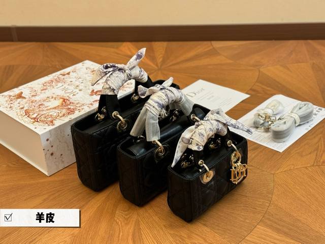 配折叠盒 迪奥lady羊皮 横版戴妃包 2024Dior款新包型 两根包带 我喜欢短的那根～ 一只很“我”的包爱了 尺寸:27Cm 22Cm 17Cm