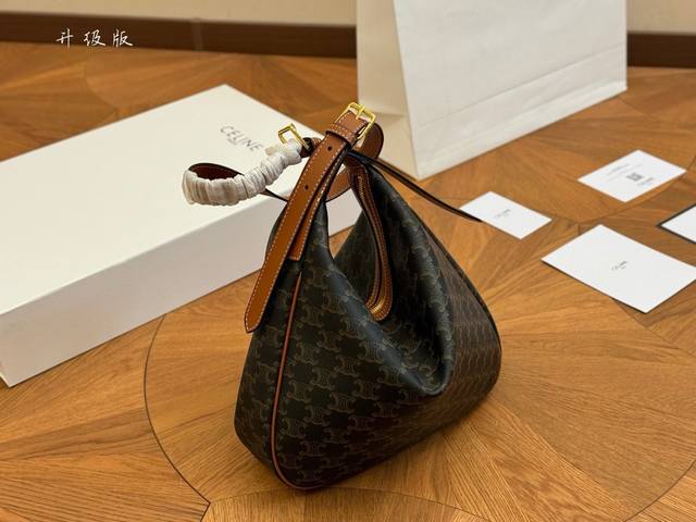 配折叠盒 Size：29.27Cm Celine 赛琳新品月牙包， 延续凯旋门 复古斜挎 ， 耐看经典一点都不老套。