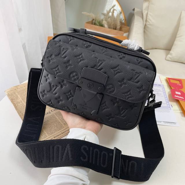 折叠礼盒louis Vuitton 路易威登 独家实拍 本款m46688 S Lock 邮差包m58489压花 M45806 黑花m45806黑色 M45836