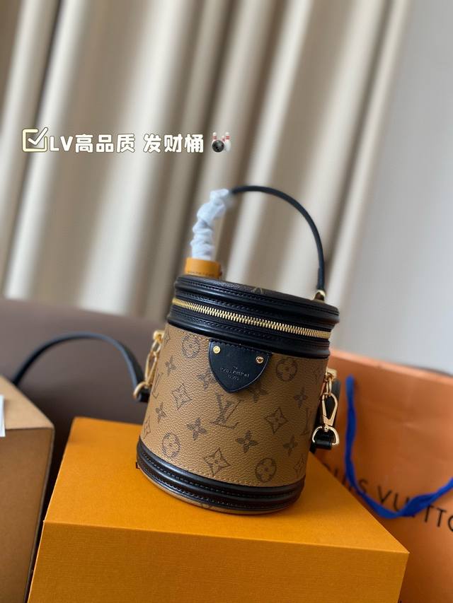 原单品质 内胆版 Lv Canne 发家致富第一-步■入个lv发财桶使用率100%的这款lv圆桶 容量真的巨巨巨大++ 手机 粉饼 卡包都塞得下 怪不得总有人说