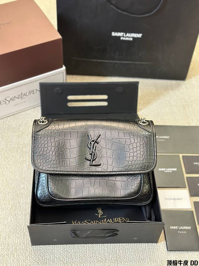 顶级牛皮 中号原版牛皮圣罗兰翻盖邮差包自留推荐圣罗兰ysl-Niki专柜新品 明星款 据说上市不到一个月被抢空 超多博主推荐 保留了ysl一贯的摇滚精神 走的都