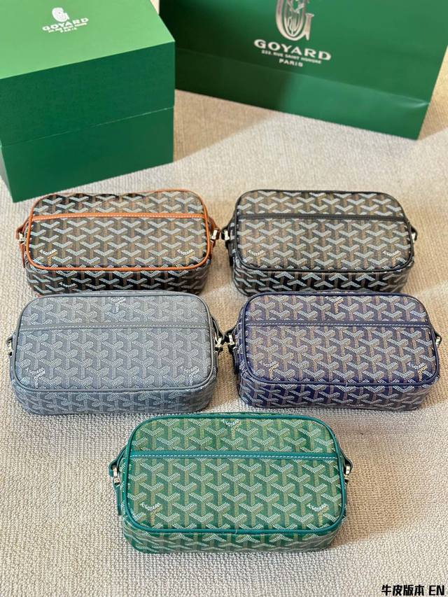 牛皮版本 高端货 2024最新款 “Goyard戈雅”各路明星大神同款的 Goyard 饭盒、相机包。原版巴西牛皮搭配 帆布图案拼接斜挎轻薄携单肩包、还可情侣使