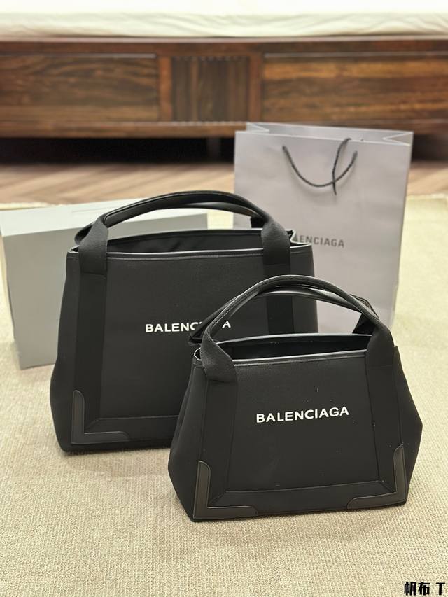 Balenciaga 巴黎世家navy Cabas 沙滩 超多网红博主们推荐 牛皮 帆布材质 包包非常耐用 包包本身自重轻 向单肩司手提 尺寸 大号40 31C