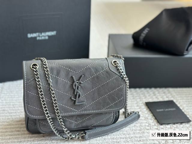 配盒 升级版 Size：28*22Cm 大 22*18Cm 小 Niki真的太好背啦 真的很好看很别致 Ysl Niki 皮料软糯质感 进口牛皮！ 里外都是牛皮