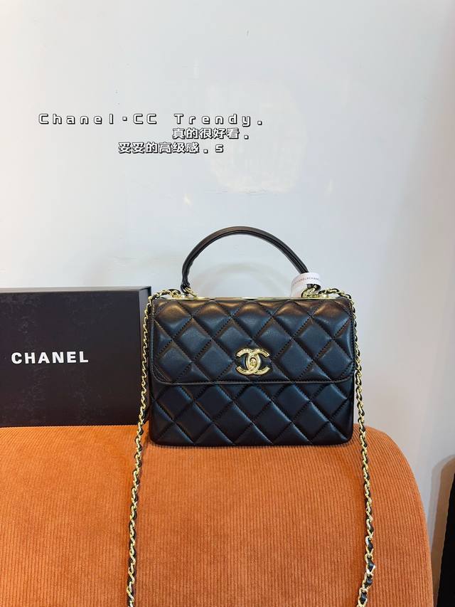 配礼盒. Chanel 香奈儿 Trendy.手柄口盖链条单肩斜挎包 原版品质 爆款 手感超级好 原版五金 超级大牌 以华丽高贵的外形成为当下最炙手可热之作人手