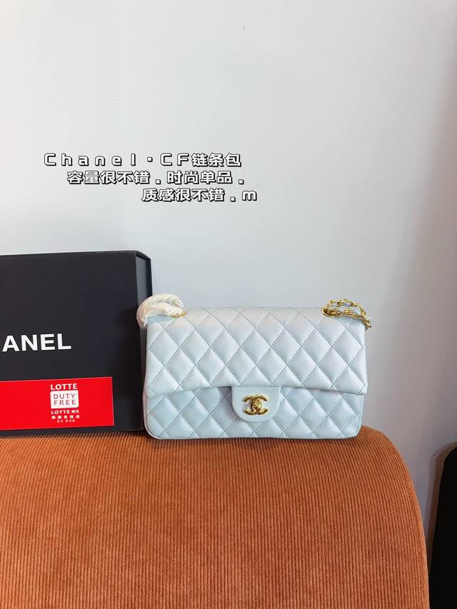 配礼盒 Chanel 香奈儿 Cf链条包 时时刻刻展现最美的你。可单肩，斜挎，尽显女人优雅气质 是一款超级百搭的休闲链条包尺寸 ：27*7*17Cm