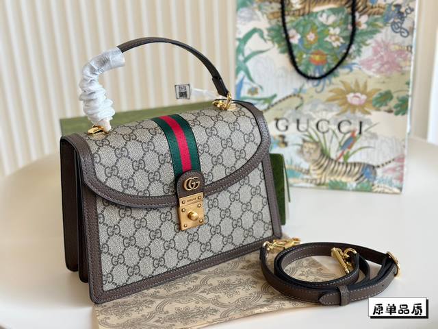 全套包装 Gucci新款ophidia系列手提包new Gucci Ophidia系列不断发展壮大，在每一季 都会带来令人惊艳的新品。这款手提包是epilogu