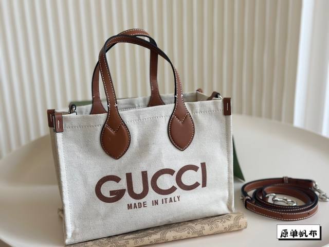 全套包装 Gucci居然开窍了！？这次终于不是老包型了 Gucci 24年早春系列的帆布包着实抓住了我的眼球！方方正正的包型、帆布材质、少量五金、米色包身配棕色