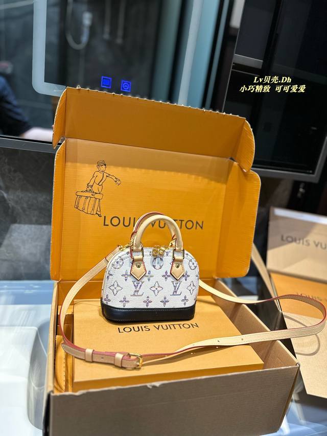 礼盒包装 Lv Lv Alma Bb Mini贝壳包 原版高品质 包包这款retiro 手袋以标志性的老花面料制成 经典永恒。优雅低调的外形设计和宽敞的包身更加