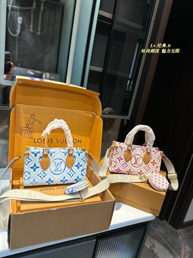 Lv路易威登24新品 Onthego East West 大家一直想要的蒂拉链的托特包来啦 这款迷你可爱的onthego绝对是爆款 空间容量也不错哟 可单肩～可