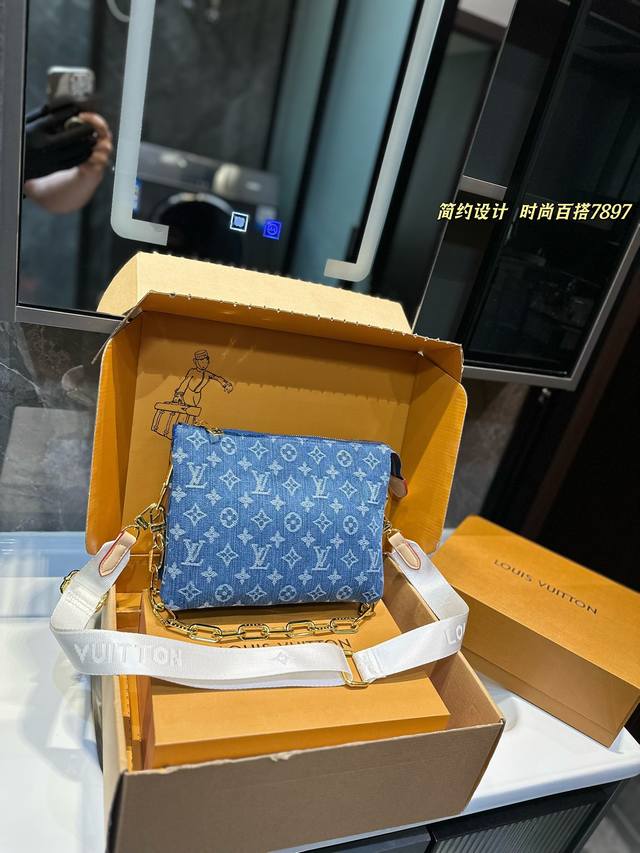 Lv Coussin Pm牛仔抱抱包 超级经典系列 洋溢着青春气息 轻松玩转不同场合尺寸27.20