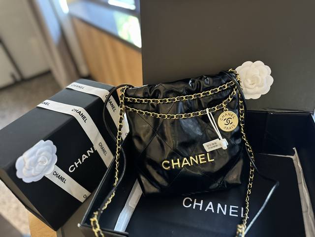 折叠礼盒 Chanel香奈儿 全新尺寸 Mini 垃圾袋 Bag 手感超级好 原版五金 超级大牌 以华丽高贵的外形成为当下最炙手可热之作人手必备，明星热捧，精匠