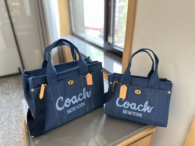 原版布 Coach 1 2024 Vew 超级轻便！Cargo托特包 : Cargo Tote 配备可拆卸肩带 向肩背司斜挎 还配备了两个方便的外置口袋 小正面