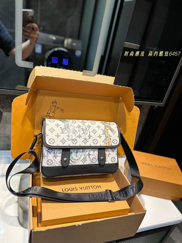 LouisVuitton 路易威登 Messenger 动物园系列 长颈鹿限定翻盖邮差包 斜挎包单肩包采用精湛镶嵌细工，实物拍摄 原厂原版面料 29 x 20