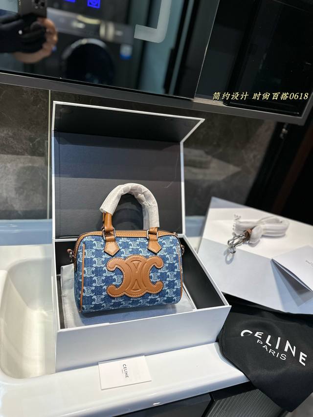 礼盒包装 Celine 枕头包 很喜欢Lisa近期机场照总是背着的波士顿包 高颜值 有着原设计本身经典的味道高颜值的复古文艺气息 简洁利落的包身线条，复古印花图