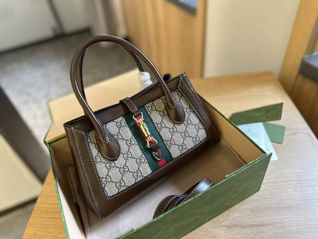 礼盒包装 Gucci 新品 1961 Jackie Tote手袋 可斜挎 开挂的1961系列永不过时的Jackie在秋冬时装秀 就出现的复Jackie的身影 全