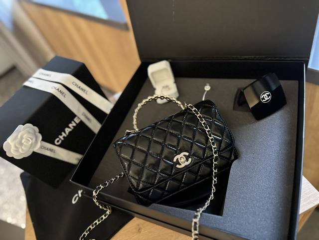 超值套盒 全套折叠礼盒包装 chanel 珍珠发财包chanel戒指手镯chanel镜子 CHANEL 24新款珍珠手柄woc 24K最火的一款 尺寸：20cm