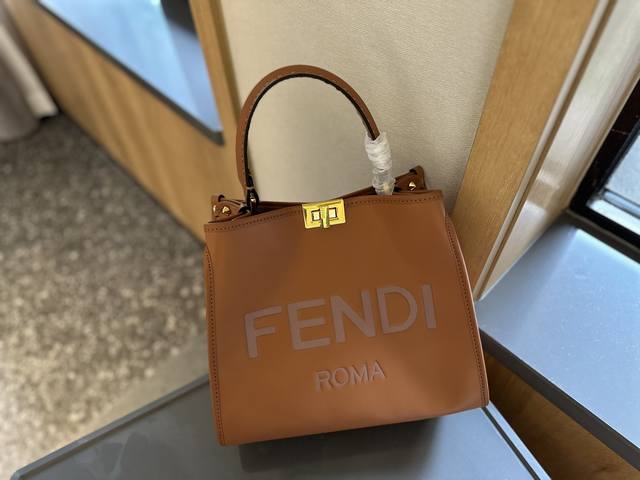 芬迪 fendi 托特包 经典又时髦 意外的百搭 耐看精致 日常出街 尺寸 30