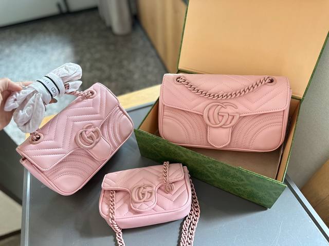 折叠礼盒 Gucci Marmont 马卡龙系列 新配色 GUCCI 新品 宠儿精选 GG Marmont 系列手袋刚刚上架一组 绝美哑光扣. 新包型，迷你腰包