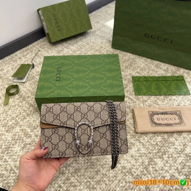 折叠盒 升级版 高品质牛皮 代购级 Gucci 高版本经典Dionysus酒神包全新升级 就是Alessandro亲自设计的，名字来源于古希腊罗马神话中的酒神。